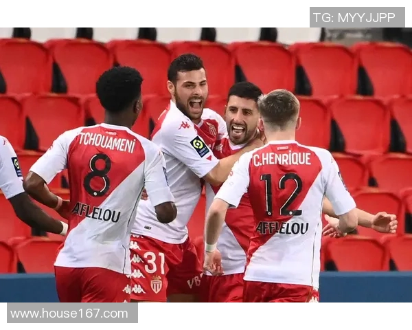 巴黎圣曼与摩纳哥深圳的精彩对决引发球迷热议与期待